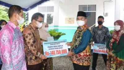 Bupati Serahkan Dana BOP sekaligus Resmikan PKBM Serumpun