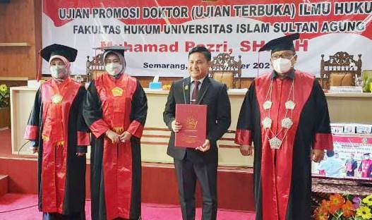 Muhammad Fazei meraih gelar doktor. (foto: leon)