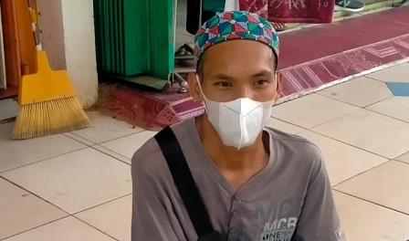 Penjual permata keliling di Kota Martapura, Anang.