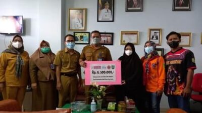 Peduli Kaum Disabilitas, KS2 Serahkan Sumbangan Melalui RSUD HBK