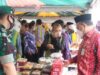 Bupati Tabalong, Anang Syakhfiani mengunjungi salah stand usai membuka Pekan Raya Tabalong 2021. (foto : arif)