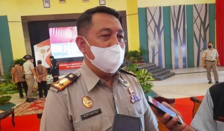 Kepala Kanwil BPN Provinsi Kalimantan Selatan, Alen Syahputera saat wawancara dengan awak media pada acara penyerahan sertifikat untuk masyarakat Kalsel.(foto: leon)