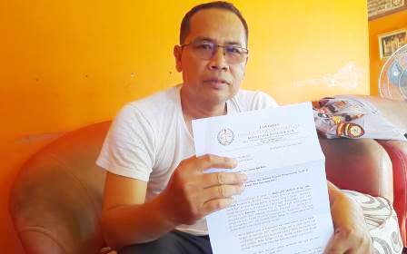 Kepala Desa Semangat Bakti Kecamatan Alalak Kabupaten Batola, Alimansyah menerima surat somasi.(foto: leon)