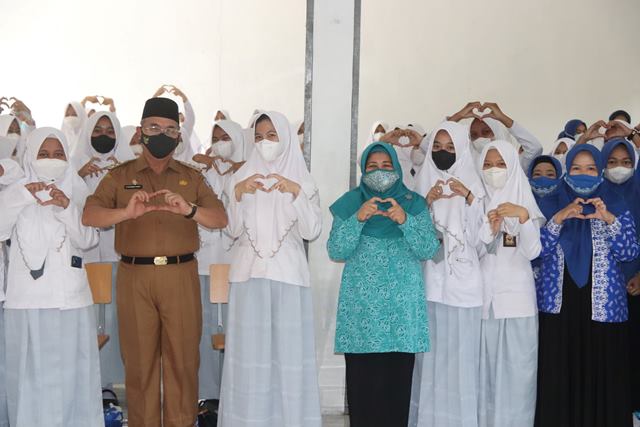 Kejati Kalsel menggelar jumpa pers.