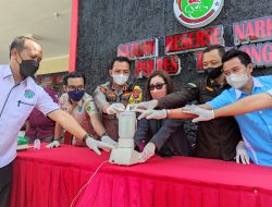 Pemusnahan Barang Bukti Narkoba, Polres Tabalong Blender 132,32 Gram Sabu