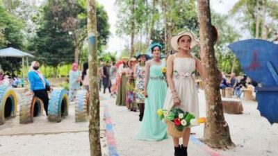 Akhir Pekan di Taman Burung Hutan Kota Tabalong, Ada Fashion Show, Musik Akustik Hingga Pertunjukan Seni