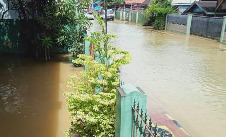 Banjir di Kota Barabai berangsur surut. 