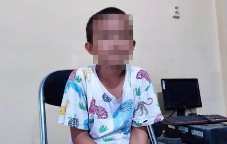 Anak yang terjaring menjadi badut jalanan. (foto: arif)
