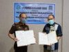 Kepala Kejaksaan Negeri(Kajari) Banjarmasin, Tjakra Suyana Eka Putera dan Dirut PDAM Bandarmasih, Yudha Achmadi dalam penandatanganan nota kesepahaman (MoU) (foto: leon)