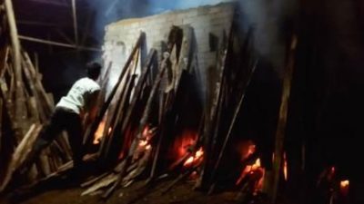 Mengintip Pembuatan Batubata di Kabupaten HST, Saat Pembakaran Pengrajin Tak Bisa Tidur Nyenyak