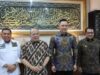 Foto dari kiri : Anggota DPD RI Habib Abdurrahman Bahasyim, Ketua DPD RI La Nyalla Mattalitti, Ketua Umum Partai Demokrat Agus Harimurti Yudhoyono (AHY) dan Sekjen Partai Demokrat Teuku Riefky Harsya.(foto: dok)