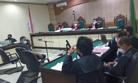 Saksi Mujib Riyanto memberikan keterangan di sidang kasus OTT HSU.(foto: leon)