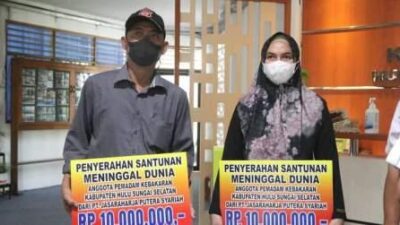 Wabup HSS Serahkan Santunan 2 Anggota BPK yang Meninggal Dunia