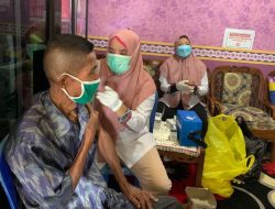 Warga Indrasari Kecamatan Martapura Tak Ketinggalan Ikut Vaksinasi