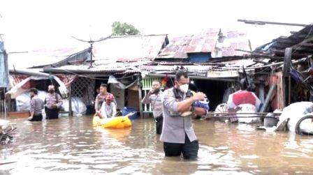 Banjir di Kota Singkawang makin meluas. [ANTARA]