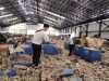 Los Pasar Agribisnis di Kota Barabai sedang dihancur untuk ditata ulang.