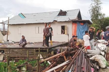 Rumah warga di Sungai Tabuk yang terdampak. 