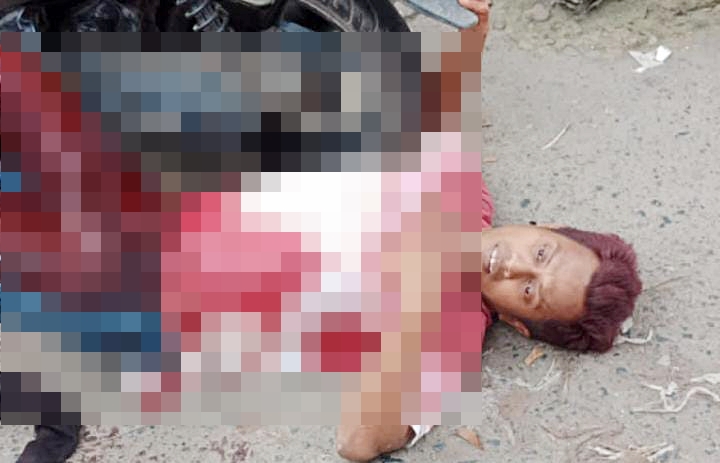 Korban bersimbah darah di lokasi kejadian, Pasar Hanyar Banjarmasin, Kalsel. (foto: istimewa)