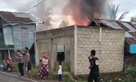 Kebakaran hebat kembali terjadi di Bumi Murakata. Kali ini si Jago Merah meluluhlantakan dua rumah di Desa Telang Kecamatan Batang Alai Utara Kabupaten Hulu Sungai Tengah, Jum,at (18/3/2022) sekitar pukul 08.00 WITA.