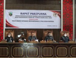 Ikuti Rapat Paripurna di DPRD, Sekda Kab Kotabaru Sampaikan Tiga Perda Perubahan