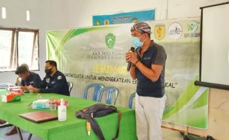 Mahasiswa KKN STAI Al Washliyah Barabai menggelar acara seminar untuk mengenalkan tempat wisata di kaki gunung Titi yang berada di wilayah pegunungan Meratus.