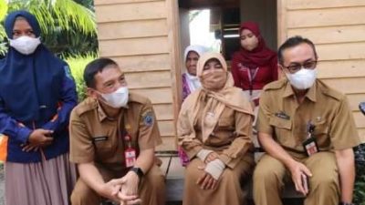 Sekda HSS Kunjungi Lansia Asuh Nenek Sampurna di Panjampang Bahagia   