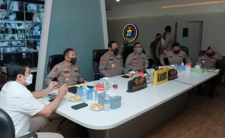 Jajaran Polda Kalsel sedang mengikuti rapat zoom meeting.