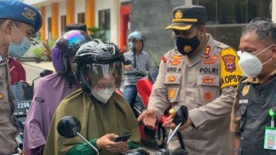 Polres HST Gencar Razia Kartu Vaksin, Warga Vaksin di Tempat