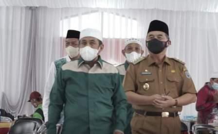 Bupati Hulu Sungai Selatan H.Achmad Fikry menghadiri kegiatan saprah amal dalam upaya penggalangan dana untuk pembangunan Masjid Al Ettihad