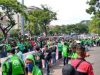 Ribuan driver ojek online (Ojol) menggelar aksi di depan komplek kantor Gubernur Jawa Tengah, aksi tersebut digelar untuk menuntut kesejahteraan pada driver Ojol, Senin (7/3/2022).[Suara.com/Aninda Putri]