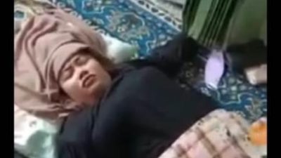 Viral, Seorang Ibu Dikabarkan Pingsan Usai Divaksin, Padahal yang Sebenarnya Begini
