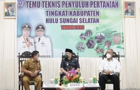 Bupati HSS, Achmad Fikry menghadiri acara temu teknis pertanian.