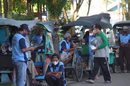 Badan Amil Zakat Nasional (BAZNAS) Kabupaten Hulu Sungai Selatan bersama Pemerintah Kabupaten Hulu Sungai Selatan menyalurkan Program Ramadhan Berkah