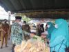 Bupati Hulu Sungai Selatan Drs. H.Achmad Fikry memantau langsung Pasar Murah yang dilaksanakan di depan Kantor Kecamatan Padang Batung, Senin(11/4/2022) pagi.