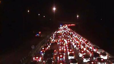 Kepadatan Lalu Lintas di Ruas Tol Japek dan Merak tak Terhindarkan