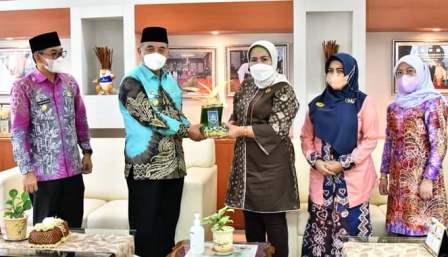 Asisten Deputi (Asdep) Pelayanan Publik Kementerian Pendayagunaan Aparatur Negara dan Reformasi Birokrasi (Pan-RB) Republik Indonesia melakukan kunjungan ke Pemkab Hulu Sungai Selatan, untuk membahas Mal Pelayanan Publik (MPP).