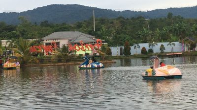 Empang dan Pemandangan Hutan Mangrove Menjadi Salah Satu Alternatif Lokasi Ngabuburit Warga Kotabaru