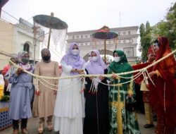 Pasar Wadai di Kabupaten Banjar Ditandai Pemotongan Untaian Melati