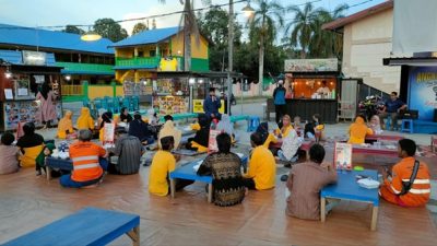 PBSI Kotabaru Ajak Penyapu Jalan Bukber, Juga Bagikan 70 Bingkisan