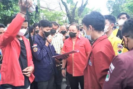 Badan Eksekutif Mahasiswa (BEM) se-Kalsel meminta pemerintah segera mengkaji ulang dan merevisi regulasi terkait permasalahan pangan