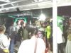 Evakuasi terhadap jasad Rika oleh para relawan