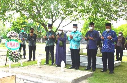 Pemerintah Kabupaten Hulu Sungai Selatan melakukan ziarah ke makam Pahlawan Nasional, Brigjend H Hasan Basry dan tokoh-tokoh warga HSS di Banjarbaru.