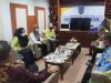 Sekretaris Daerah Kabupaten Hulu Sungai Selatan, H.Muhammad Noor menerima kunjungan Komisi Pemilihan Umum Kabupaten Hulu Sungai Selatan, Kamis (19/5/22) siang di ruang kerjanya.