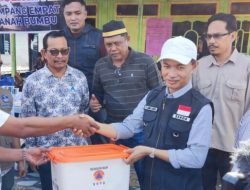 Sekda Tanah Bumbu Salurkan Bantuan Logistik ke Lokasi Musibah Kebakaran