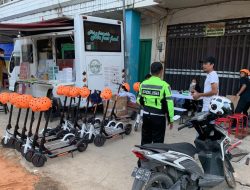 Larang Menggunakan Jalan Umum, Satlantas Polres Kotabaru Berikan Imbauan Kepada Penyedia Jasa Skuter Listrik