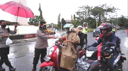 Pengamanan dan pengaturan arus mudik tahun 2022 di masa Pandemi Covid-19 ini, Polda Kalimantan Selatan (Kalsel) beserta jajarannya mendapat apresisasi positif dari masyarakat.