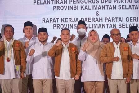 Para pengutrus Partai Gerindra berfoto bersama.