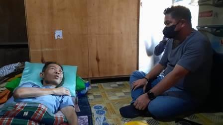Wakil DPRD Provinsi Kalimantan Selatan, M.Syarippudin (Bang Dhin) tampak berbicara dengan Denny M.Yunus.(koranbanjar.net)