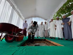Paman Birin Letakkan Batu Pertama Pembangunan Siring Kawasan Ponpes Darussalam