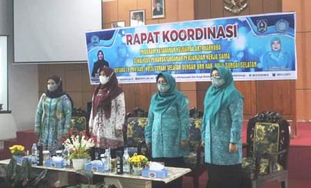 TP PKK Kabupaten Hulu Sungai Selatan bersama BNNK menggelar rapat koordinasi sekaligus penandatanganan kerjasama.